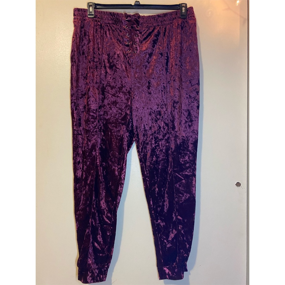 🌸 2 for $30: Forever 21 Plus Size Velvet Jogger